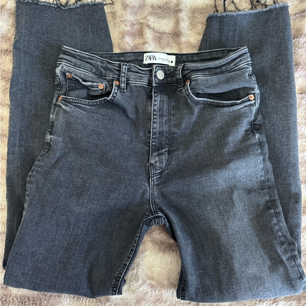 SALE Zara High Waist Cropped Kick Flare Black Jeans Sz 8 Raw Hem 👖🖤